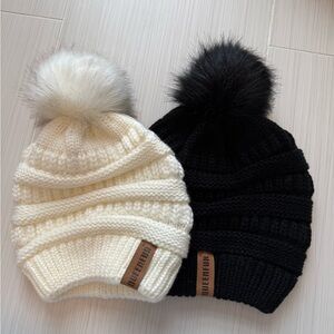 NEW Queenfur 2-Pce Set Cozy Knit Pom-Pom Beanie Black and Cream NWOT